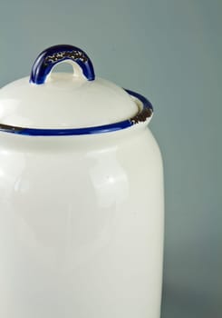 Jar for storage of dried spices