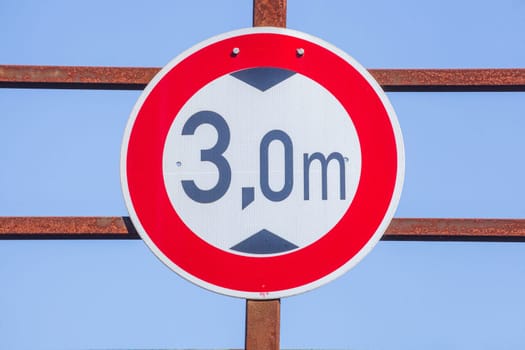Traffic sign Prohibition for vehicles above specified height, Germany