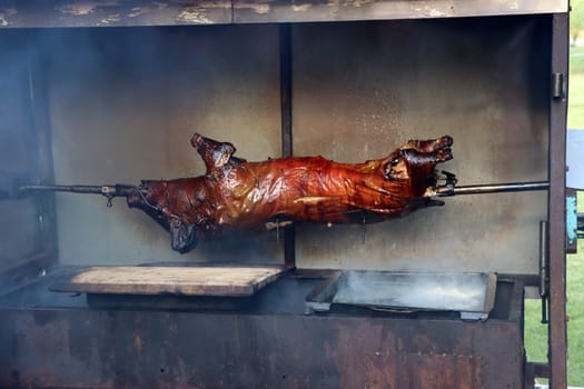 Spanferkel aif dem Grill