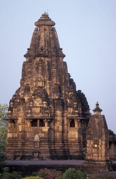 a view of the Erotic Temple and Hindu Temple of Kandarija Mahadeva Temple in the city of Khajurao in Province Madhya Pradesh in India.  India, Khajurao, April, 1998