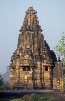 a view of the Erotic Temple and Hindu Temple of Kandarija Mahadeva Temple in the city of Khajurao in Province Madhya Pradesh in India.  India, Khajurao, April, 1998