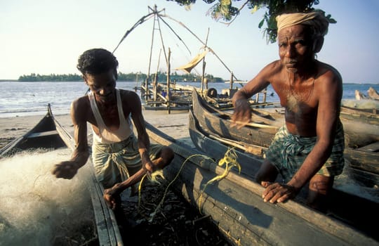 a fishingmen at the Chinese Fishing Net on the Coast in the city of Kochi or Cochin in the Province Kerala in India.  India, Cochin, April, 1998