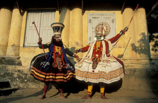 Artists of a Kathakali Dance Group at a authentic training in the city of Kochi or Cochin in the Province Kerala in India.  India, Cochin, April, 1998