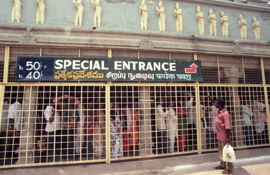 People stand in line at the entrance at the Meenakshi Amman Temple in the city of Madurai in the Province Tamil Nadu in India.  India, Madurai, April, 1998