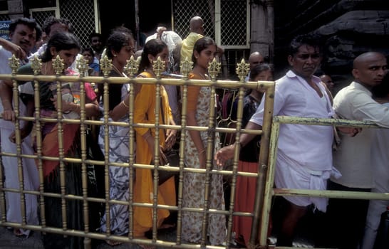 People stand in line at the entrance at the Meenakshi Amman Temple in the city of Madurai in the Province Tamil Nadu in India.  India, Madurai, April, 1998