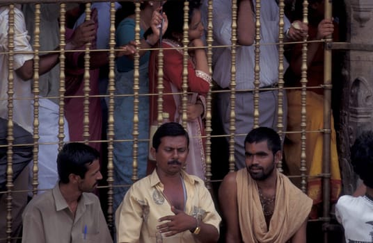 People stand in line at the entrance at the Meenakshi Amman Temple in the city of Madurai in the Province Tamil Nadu in India.  India, Madurai, April, 1998