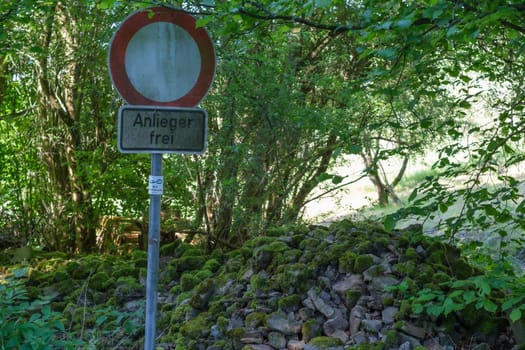 German sign adjacent owner permitted in a farmland scenery
