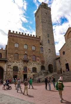 San Gimignano, Italy - Sept 17, 2022: Torre Rognosa and the Palazzo Comunale, also known as the Palazzo del Popolo at Piazza Duomo in San Gimignano. Tuscany, Italy