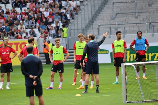 The new head coach Julian Schuster (SC Freiburg) gives instructions during the first training session at the start of training for Bundesliga club SC Freiburg 2024  DFL REGULATIONS PROHIBIT ANY USE OF PHOTOGRAPHS AS IMAGE SEQUENCES AND/OR QUASI-VIDEONann  Photo: Joachim Hahne/johapress
