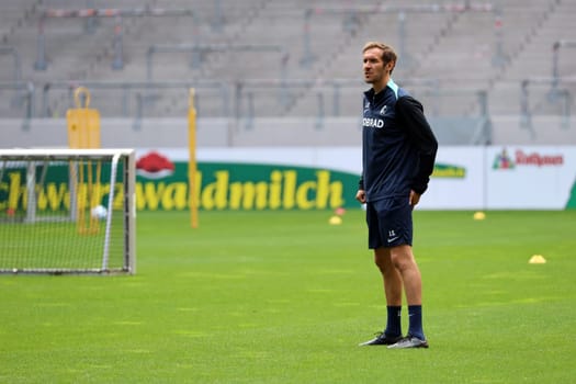 The new head coach Julian Schuster (SC Freiburg) at the first training session at the start of training for Bundesliga club SC Freiburg 2024  DFL REGULATIONS PROHIBIT ANY USE OF PHOTOGRAPHS AS IMAGE SEQUENCES AND/OR QUASI-VIDEONann  Photo: Joachim Hahne/johapress