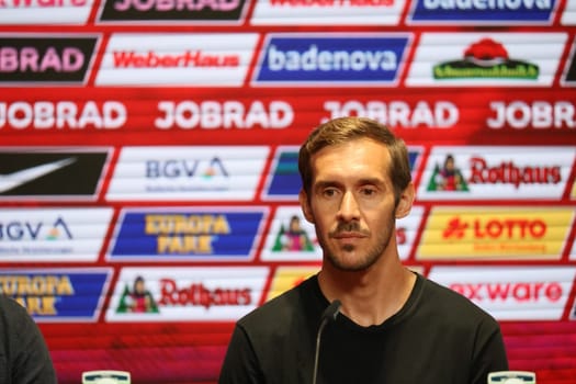 At the first press conference by head coach Julian Schuster (SC Freiburg) after the training session at the start of training for Bundesliga club SC Freiburg 2024  DFL REGULATIONS PROHIBIT ANY USE OF PHOTOGRAPHS AS IMAGE SEQUENCES AND/OR QUASI-VIDEONann  Photo: Joachim Hahne/johapress