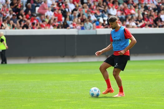 Filegrane technique: Vincenzo Grifo (SC Freiburg) at the start of training Bundesliga club SC Freiburg 2024  DFL REGULATIONS PROHIBIT ANY USE OF PHOTOGRAPHS AS IMAGE SEQUENCES AND/OR QUASI-VIDEONann  Photo: Joachim Hahne/johapress