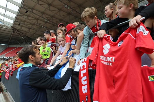 First mandatory task successfully mastered. New head coach Julian Schuster (SC Freiburg) is delighted to sign autographs for the young fans after the first training session at the start of training for Bundesliga club SC Freiburg 2024  DFL REGULATIONS PROHIBIT ANY USE OF PHOTOGRAPHS AS IMAGE SEQUENCES AND/OR QUASI-VIDEONann  Photo: Joachim Hahne/johapress