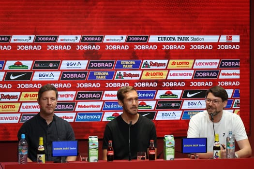First press conference of the new season: v.li. Jochen Saier (Board Member for Sport SC Freiburg),Head Coach Julian Schuster (SC Freiburg),Press Officer Sascha Glunk after the start of training for Bundesliga club SC Freiburg 2024  DFL REGULATIONS PROHIBIT ANY USE OF PHOTOGRAPHS AS IMAGE SEQUENCES AND/OR QUASI-VIDEONann  Photo: Joachim Hahne/johapress