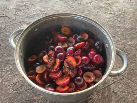 Production of homemade plum the juice