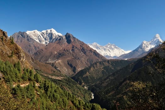 View onto the snow covered peaks of Taboche, Everest, Lhotse and Ama Dablam, in the foreground the villages of Tashinga, Phungi Thenga, Phortse and Tengboche, Tangboche, Mount Everest Basecamp Trek, EBC, Nepal 2022