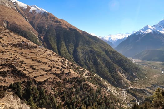 View onto the steep trail leading up to the traditional mountain village of Ghyaru from the valley of the Marsyangdi River, Upper, Lower Pisang, Annapurna Circuit Trek, Nepal 2022