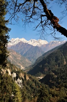 View from the trail up to Timang onto the valley of the Marsyangdi River with the villages of Danagyu and Bagarchhap, Mount Manaslu in the background, Annapurna Circuit Trek, Nepal 2022