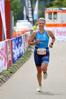 Kathrin Halter (SV Nikar Heidelberg) storms light-footed to second place in the BaWü Women's League at the 26th Schluchsee Triathlon - Black Forest Cup 2024