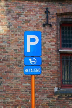 Reference to a parking lot with a fee-based charging station for electric cars in the old town of Bruges in Belgium