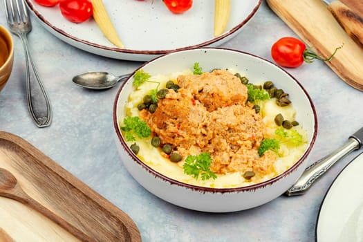 Dietary steam RICE meatballs and mashed potatoes on the plate.