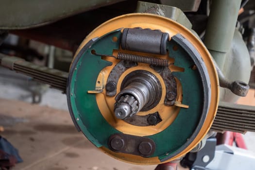 a brake mechanism of automobile drum brakes