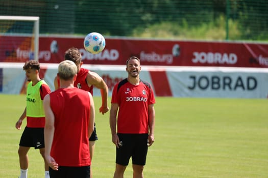 Are also visibly having fun at the SC Freiburg Schruns 2024 training camp,as is easy to see with Christian Günter (SC Freiburg)  DFL REGULATIONS PROHIBIT ANY USE OF PHOTOGRAPHS AS IMAGE SEQUENCES AND/OR QUASI-VIDEONann  Photo: Joachim Hahne/johapress