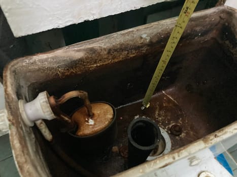 Repair of an old toilet with a the direct flush