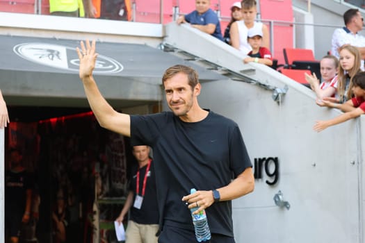 Head coach Julian Schuster (SC Freiburg) at the football test match: SC Freiburg - AC Fiorentina  REGULATIONS PROHIBIT ANY USE OF PHOTOGRAPHS AS IMAGE SEQUENCES AND/OR QUASI-VIDEONann  Photo: Joachim Hahne/johapress