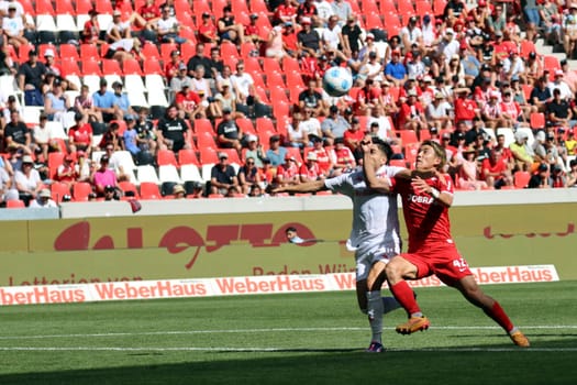 Ritsu Dōan (SC Freiburg) in a running duel with his Italian counterpart in the football test match: SC Freiburg - AC Fiorentina  REGULATIONS PROHIBIT ANY USE OF PHOTOGRAPHS AS IMAGE SEQUENCES AND/OR QUASI-VIDEONann  Photo: Joachim Hahne/johapress