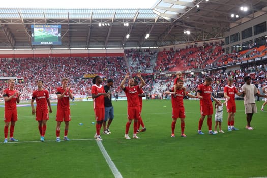 The Freiburg players celebrate the 3-1 derby victory with the spectators in front of their own fans  in the match of the 1st FBL: 24-25: 1. Sptg. SC Freiburg - VfB Stuttgart  DFL REGULATIONS PROHIBIT ANY USE OF PHOTOGRAPHS AS IMAGE SEQUENCES AND/OR QUASI-VIDEONann  Photo: Joachim Hahne/johapress