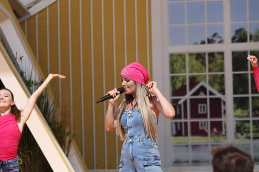 Misha Kovar (singer / musician) in the ARD TV show "Immer wieder sonntags""."