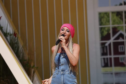 Misha Kovar (singer / musician) in the ARD TV show "Immer wieder sonntags""."