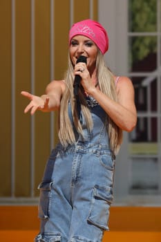 Misha Kovar (singer / musician) in the ARD TV show "Immer wieder sonntags""."