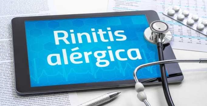 Doctor touching an icon on a futuristic interface - Hay fever in spanish