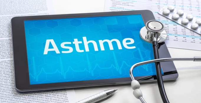 A tablet with the word Asthma in french on the display