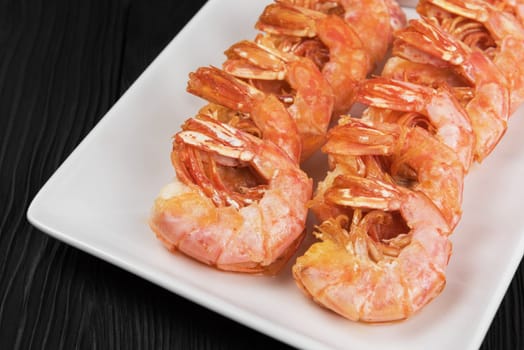 Fried shrimps with sauce and lemon on plate