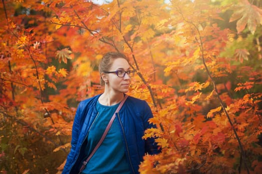 Woman autumn portrait in warm sunny october day with natural light.