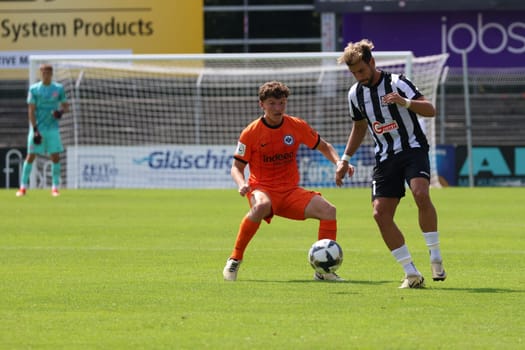 Tevfik Ceylan (FC 08 Villingen) chases the ball away from his Frankfurt opponent in the match of the Football RL SW 24-25: 6. Sptg: FC 08 Villingen vs Eintracht Frankfurt U21