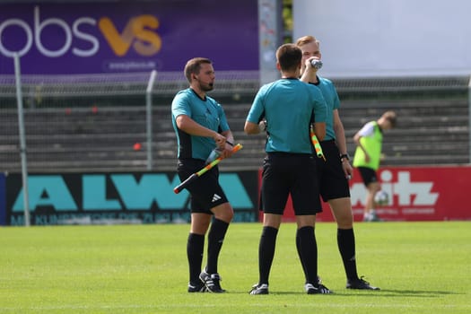 Drinking break: The referees are also thirsty in the summer heat at the match of the Football RL SW 24-25: 6th Sptg: FC 08 Villingen vs Eintracht Frankfurt U21