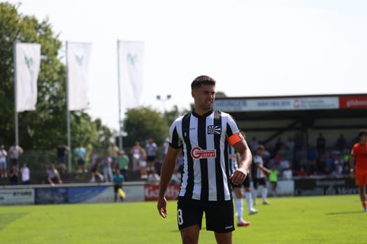 Had to leave the field injured prematurely: Nico Tadic (FC 08 Villingen)  in the match of the Fussball-RL SW 24-25: 6. Sptg: FC 08 Villingen vs Eintracht Frankfurt U21