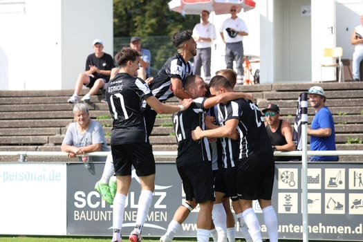 The Villingen players celebrate the 1:0 by Marcel Sökler (Villingen 08) in the match of the football RL SW 24-25: 6. Sptg: FC 08 Villingen vs Eintracht Frankfurt U21