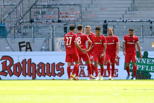 The Freiburg players celebrate the goal to make it 6-0 by Vincenzo Grifo (SC Freiburg) in the football test match: SC Freiburg - FC Basel  REGULATIONS PROHIBIT ANY USE OF PHOTOGRAPHS AS IMAGE SEQUENCES AND/OR QUASI-VIDEONann  Photo: Joachim Hahne/johapress