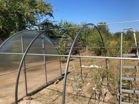 Installation of a metal frame greenhouse with the polycarbonate covering