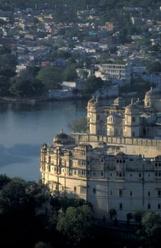 The City Palace and Hotel in the Town of Udaipur in the Province of Rajasthan in India.  India, Udaipur, January, 1998