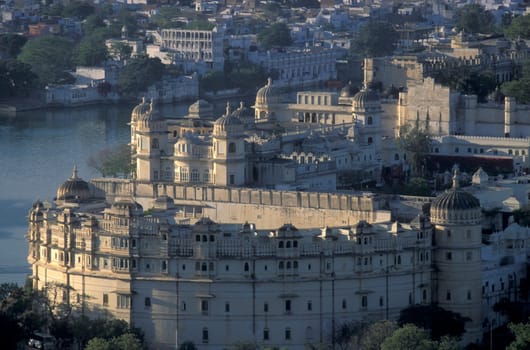 The City Palace and Hotel in the Town of Udaipur in the Province of Rajasthan in India.  India, Udaipur, January, 1998