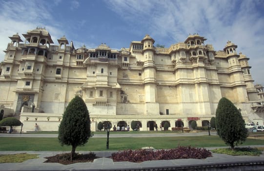 The City Palace and Hotel in the Town of Udaipur in the Province of Rajasthan in India.  India, Udaipur, January, 1998