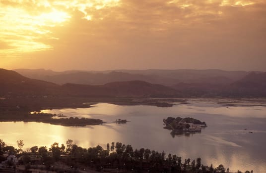 the Landscape and Nature of the Pichhola Lake in the Town of Udaipur in the Province of Rajasthan in India.  India, Udaipur, January, 1998