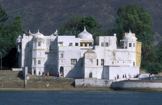 Architectur with Palace and Houses on the Pichhola Lake in the Town of Udaipur in the Province of Rajasthan in India.  India, Udaipur, January, 1998