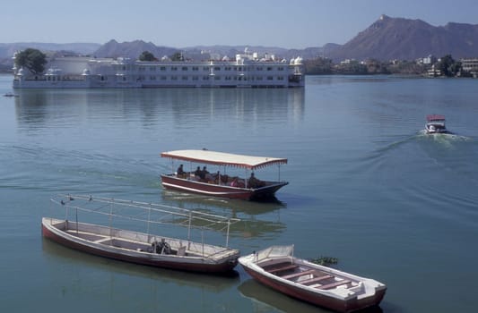 a view of the Jagmandir Palace on the Pichhola Lake in the Town of Udaipur in the Province of Rajasthan in India.  India, Udaipur, January, 1998